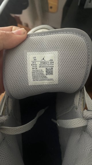 Zapatillas Jordan Air Gris y Blancas
