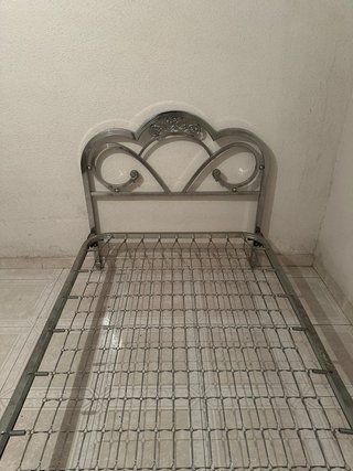 Cama de acero cromado hueco