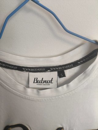Camiseta Butnot bordada blanca algodón 100%