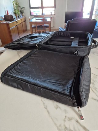 Targus Classic Clamshell