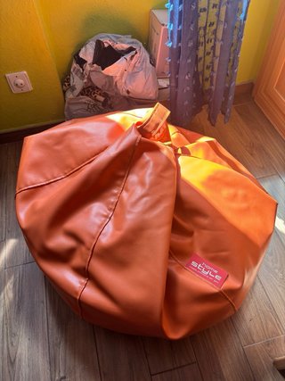 Puf Naranja Piel Sintética