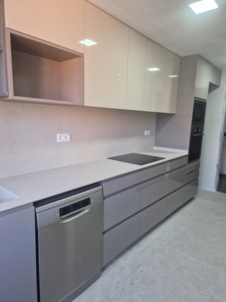 CARPINTERO MONTADOR DE MUEBLES