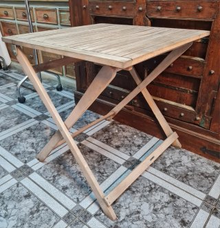 Mesa plegable de acacia