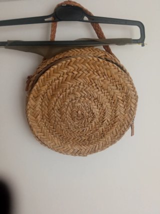 Bolso redondo de paja