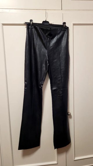 Pantalones negros efecto piel