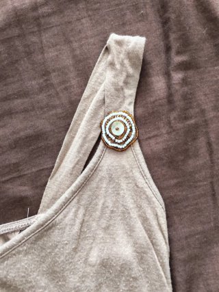 Top beige talla S con adornos