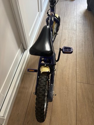 Bicicleta infantil 14 azul con ruedines