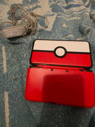 Nintendo 2DS XL Edizione Pokeball + Pokémon Zaffiro