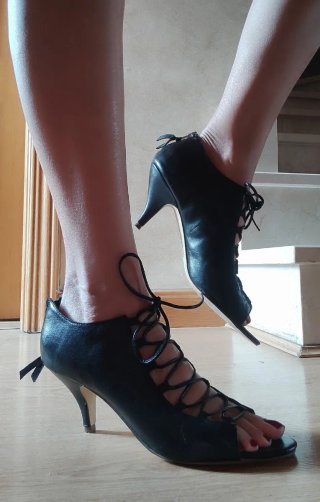 Zapatos de piel negros con cordones