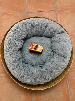 Cama para mascotas gris/marrón