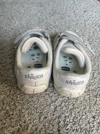 Tenis Bebe Chicco Blancos talla 18