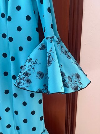 Traje Flamenca Gitana Azul Lunares. Estrechado de