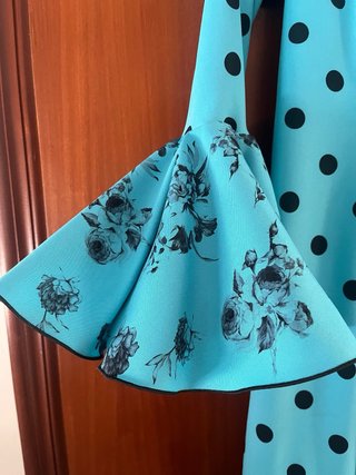 Traje Flamenca Gitana Azul Lunares. Estrechado de