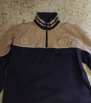 Felpa con zip e colletto