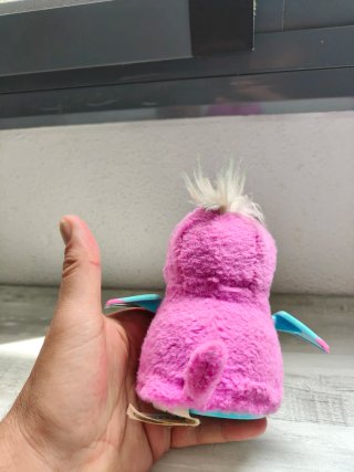 Hatchimal Pingüino Rosa