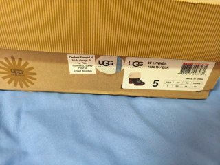 Stivaletti UGG in pelle nera con lana