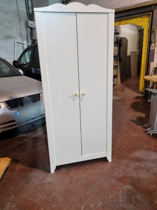 Armario infantil patas madera blanco