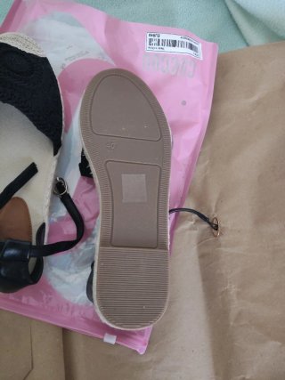 Sandalias nuevas,me las regalaron y no me quedaban