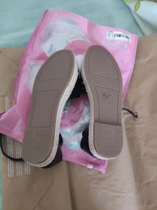 Sandalias nuevas,me las regalaron y no me quedaban