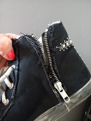 Scarpe basse borchiate nere n.40