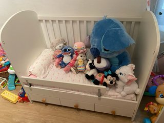 Cuna convertible en cama para bebé