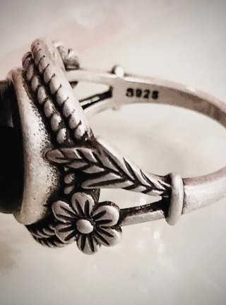 Anillo Plata Flor y Piedra Negra