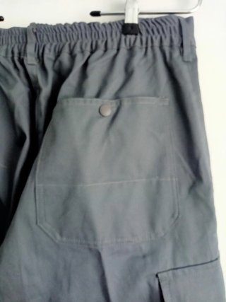 Pantalón de trabajo gris con reflectantes