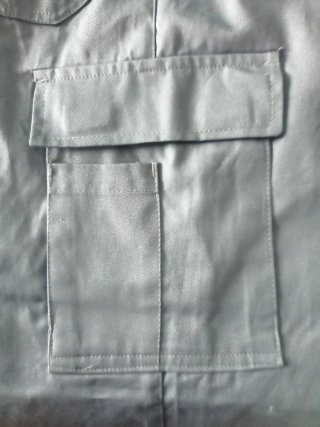 Pantalón de trabajo gris con reflectantes