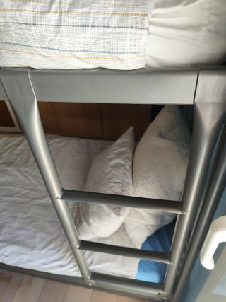 Litera metálica y de madera