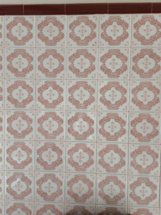 Azulejos antiguos con diseño floral