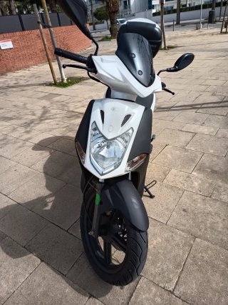Kymco Agility City 125cc Scooter Negra/Blanca