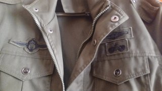 Chaqueta militar verde talla 42 pequeña