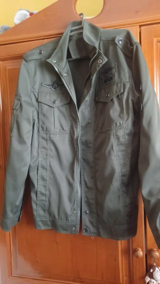 Chaqueta militar verde talla 42 pequeña