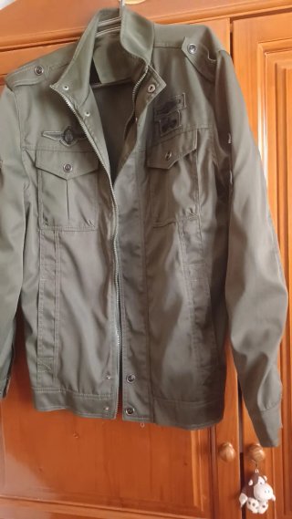 Chaqueta militar verde talla 42 pequeña