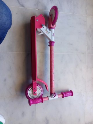 Patinete infantil rosa y blanco
