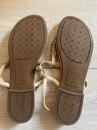 Sandalias Arezzo pedrería beige/plata