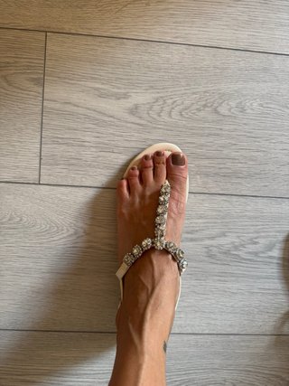 Sandalias Arezzo pedrería beige/plata