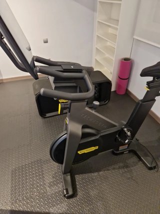 Bicicleta Estática Profesional Technogym Bike