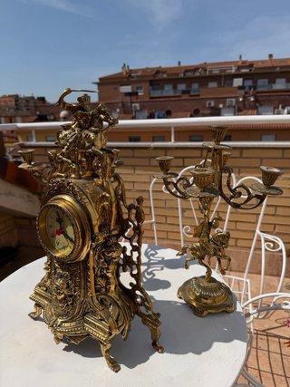 Juego 2 candelabros y reloj de bronce