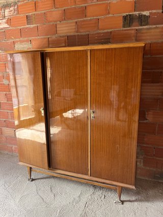 Armario antiguo de madera