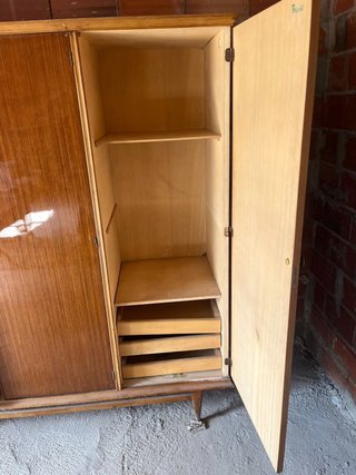 Armario antiguo de madera