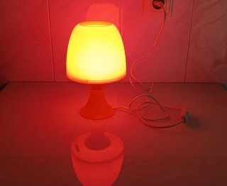 Lámpara de mesilla LED rosa
