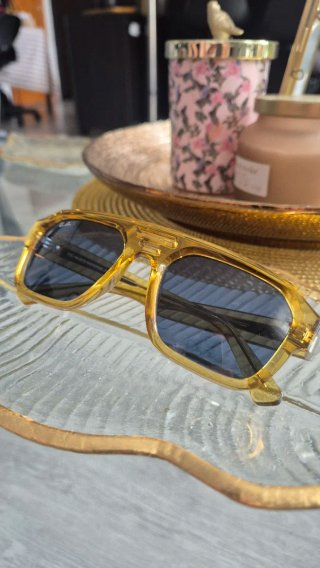 Gafas de sol Ray-Ban doradas y marrones
