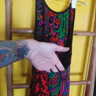 Vestido largo estampado psicodélico.