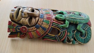 Máscara Maya Decorativa con Lagarto