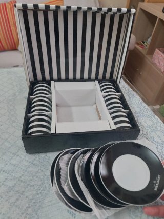 Juego de Tazas y Platos Rayas