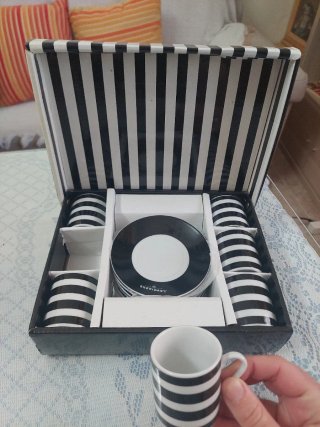 Juego de Tazas y Platos Rayas