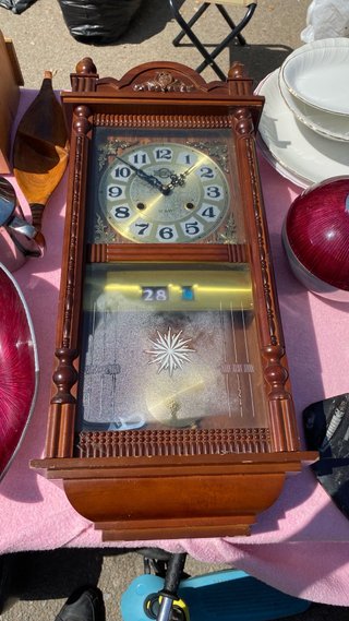 Reloj de pared de madera