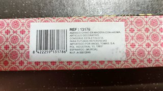 Abanico de madera calada con borla