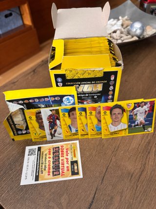 Caja cromos Panini Liga Este 21/22. Cuarta Edición